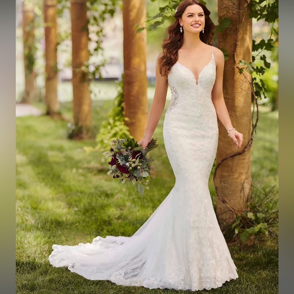 Essense of Australia Lace Wedding Dress